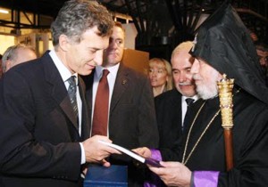 El jefe de Gobierno, Mauricio Macri, distinguió como Visitante Ilustre de la Ciudad al Patriarca Supremo y Katolikós de todos los Armenios, Karekín II.