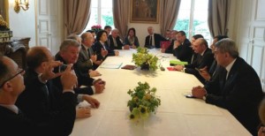 (Español) El presidente de Karabagh se reunió con senadores franceses en París