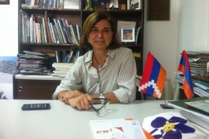 (Español) Entrevista a Alicia Nerguizian: la enseñanza del armenio, presente en distintas iniciativas en el Centro Armenio