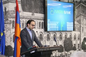 (Español) Conferencia económica internacional con destacados académicos en Ereván