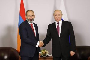 Pashinyan se reunió con Putín en San Petersburgo